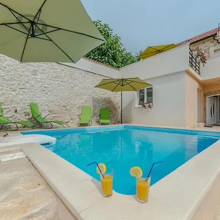 Villa Rustic